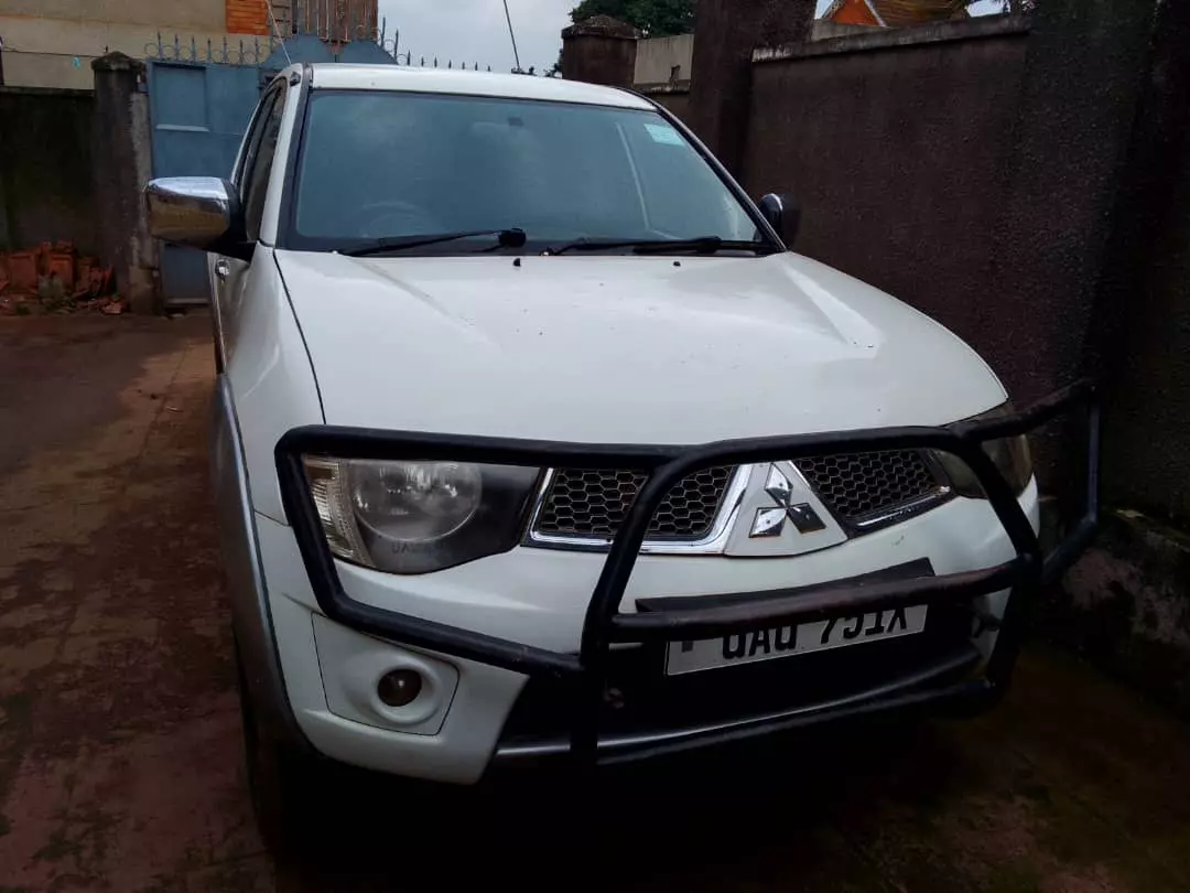 Mitsubishi L200   - 2014