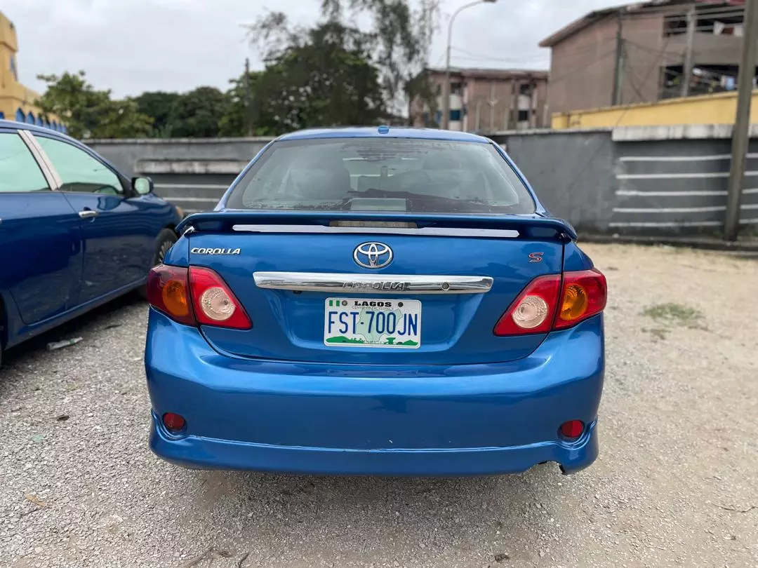 Toyota Corolla   - 2009