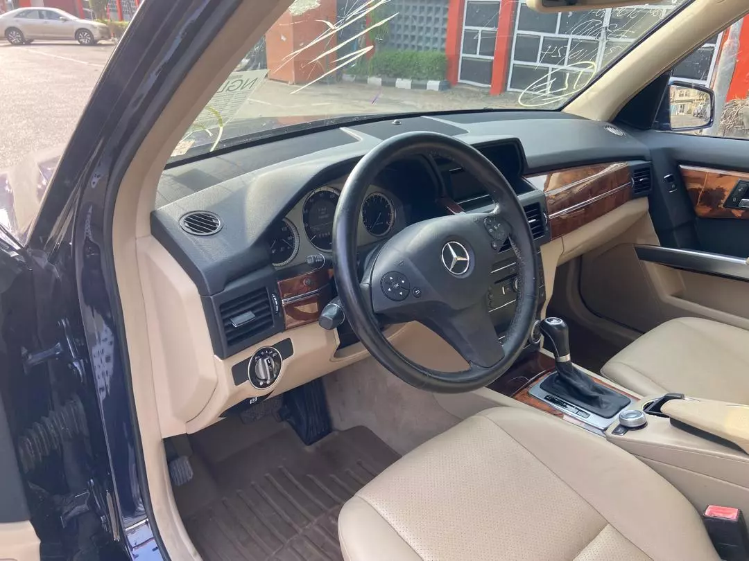 Mercedes-Benz GLK 350   - 2010