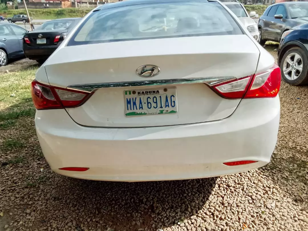 Hyundai Sonata   - 2011