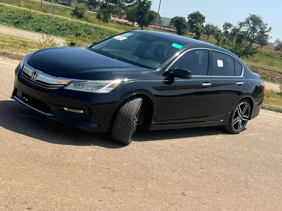 Honda Accord   - 2017