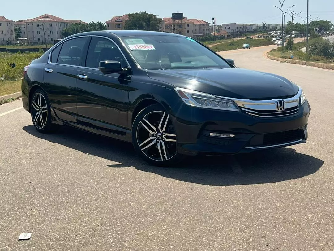 Honda Accord   - 2017