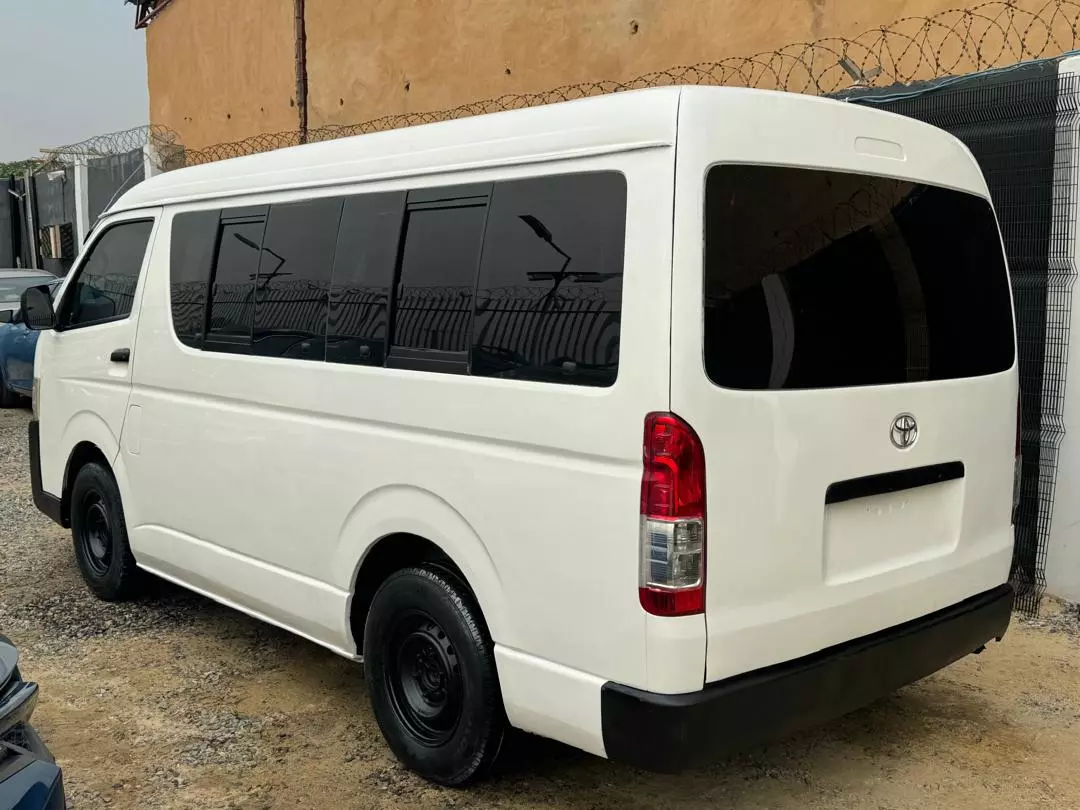 Toyota Hiace   - 2013