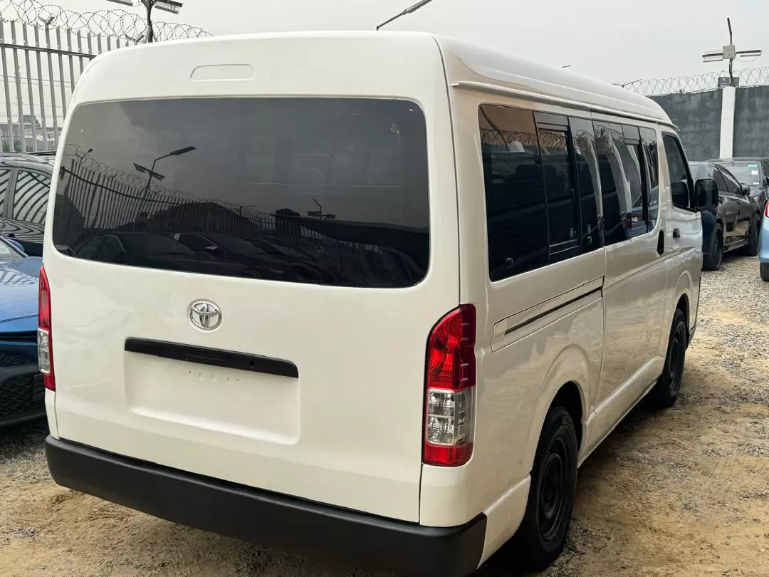 Toyota Hiace   - 2013