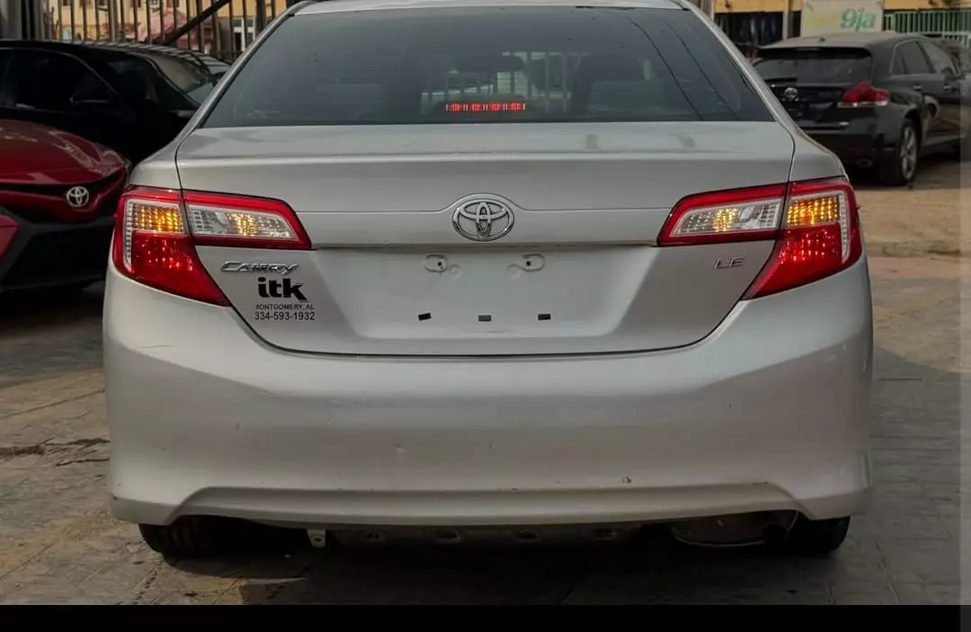 Toyota Camry   - 2012