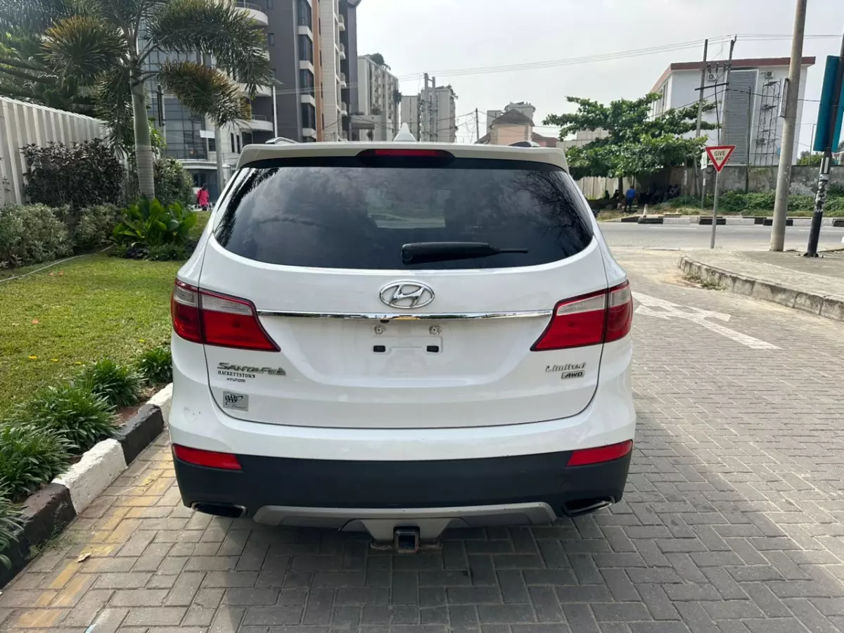 Hyundai Santa FE   - 2013