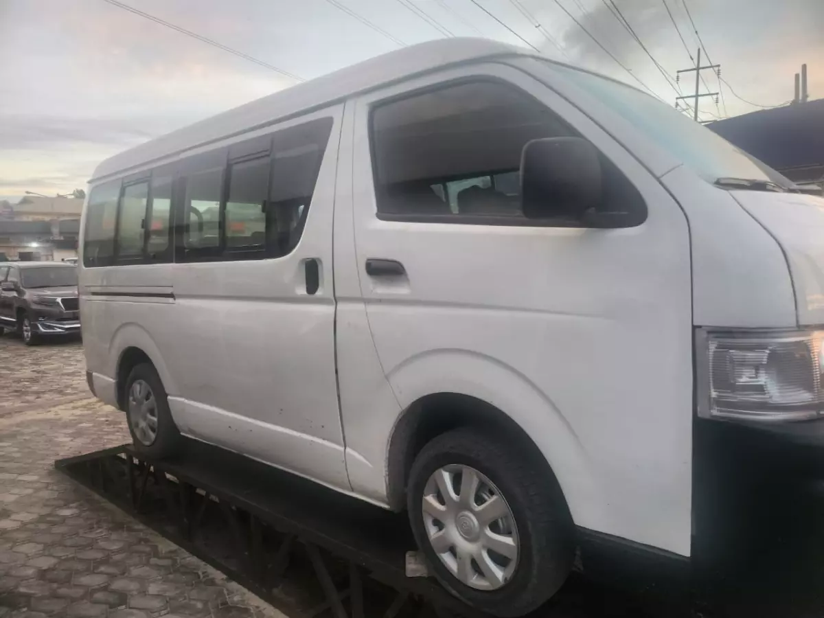 Toyota Hiace   - 2013