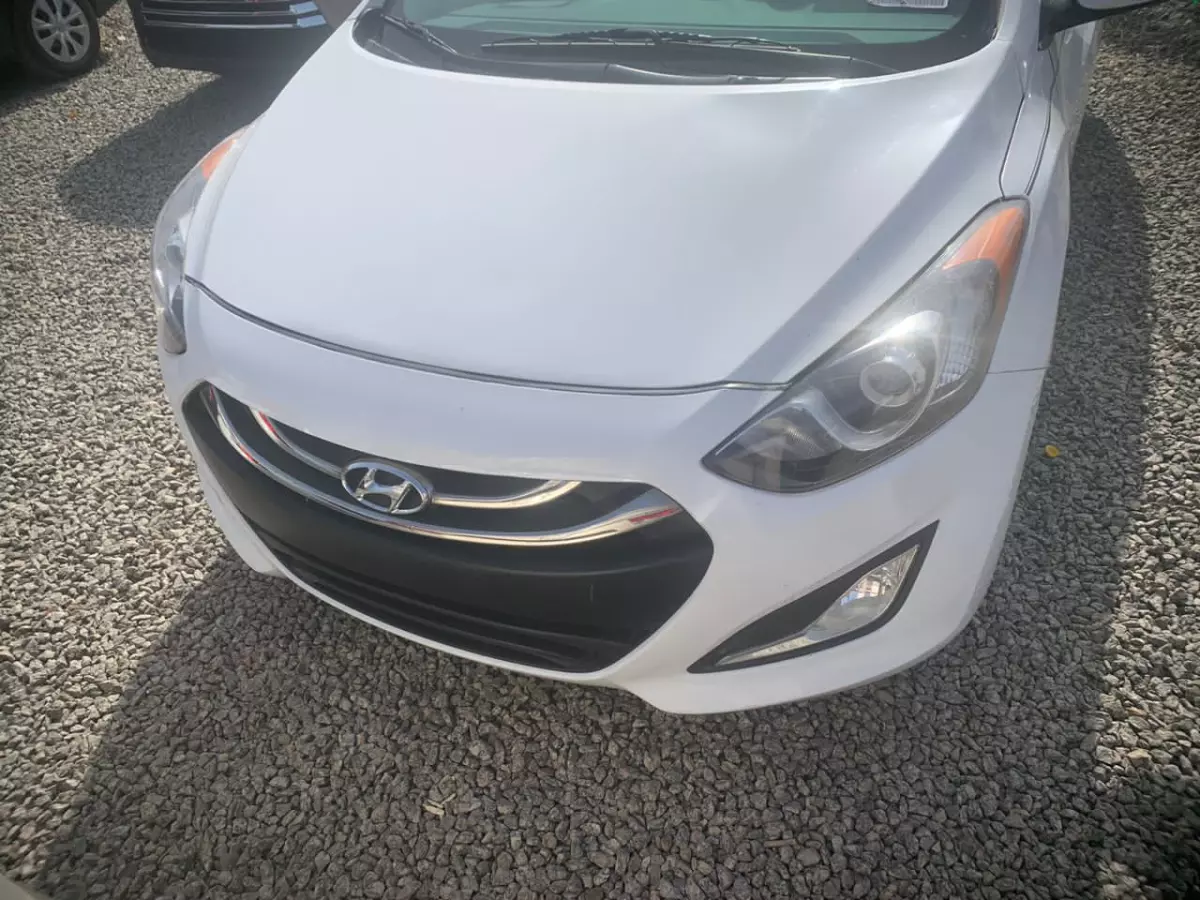 Hyundai Elantra - 2013