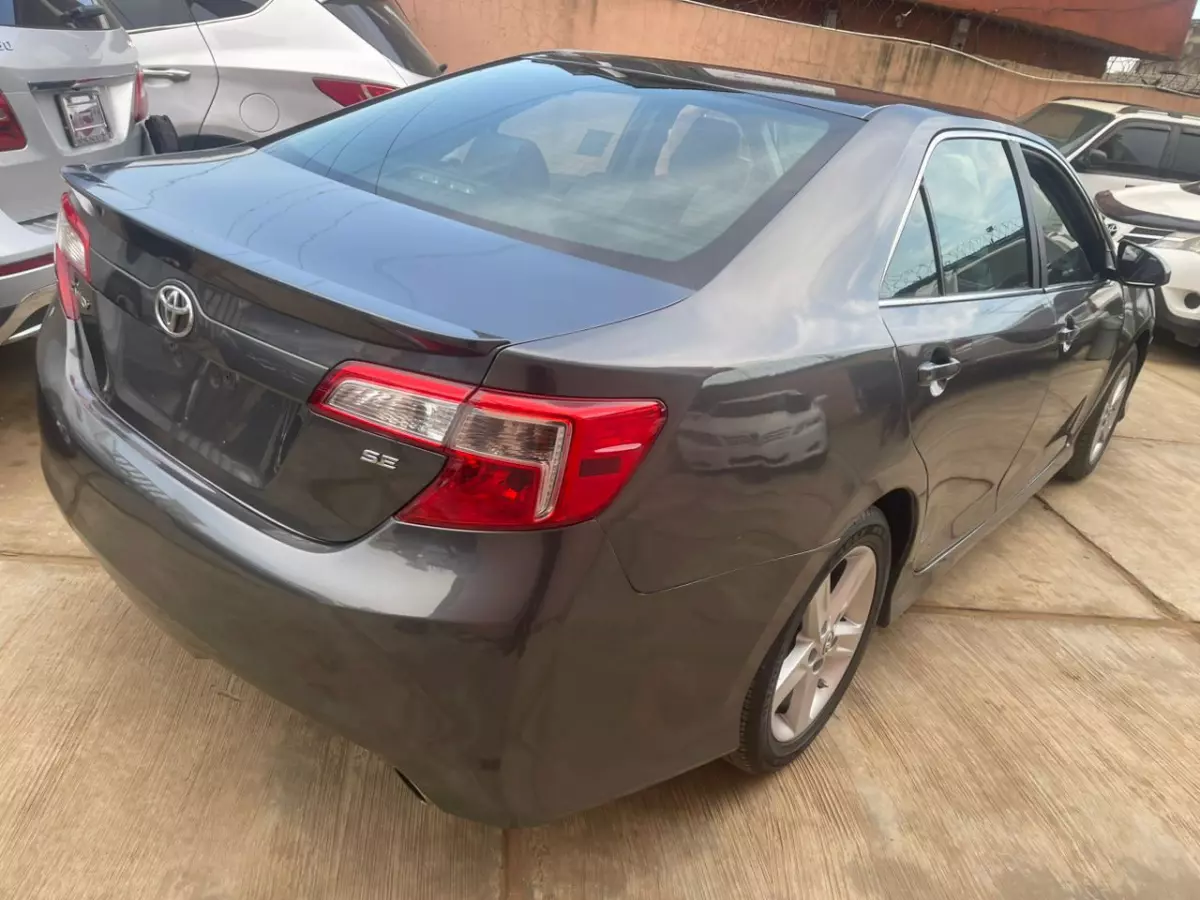 Toyota Camry   - 2014