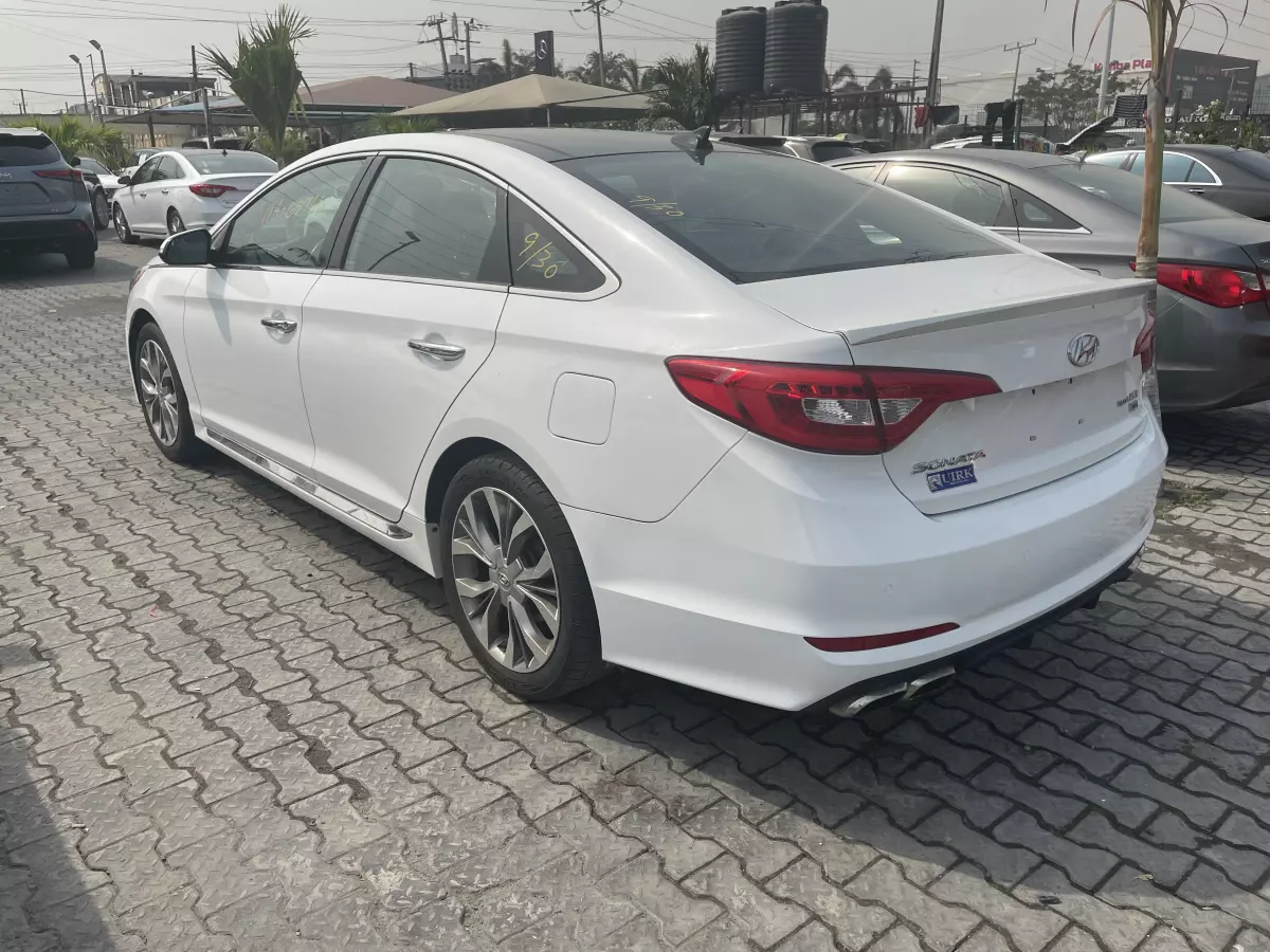 Hyundai Sonata   - 2015