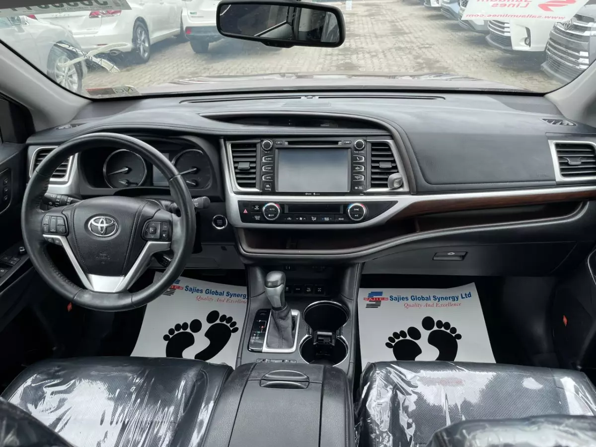 Toyota Highlander   - 2015