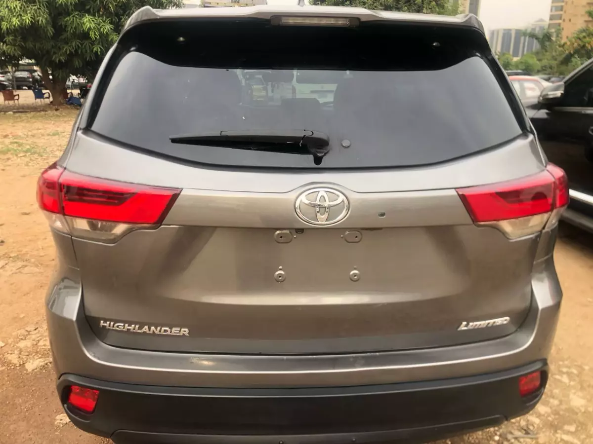 Toyota Highlander   - 2019