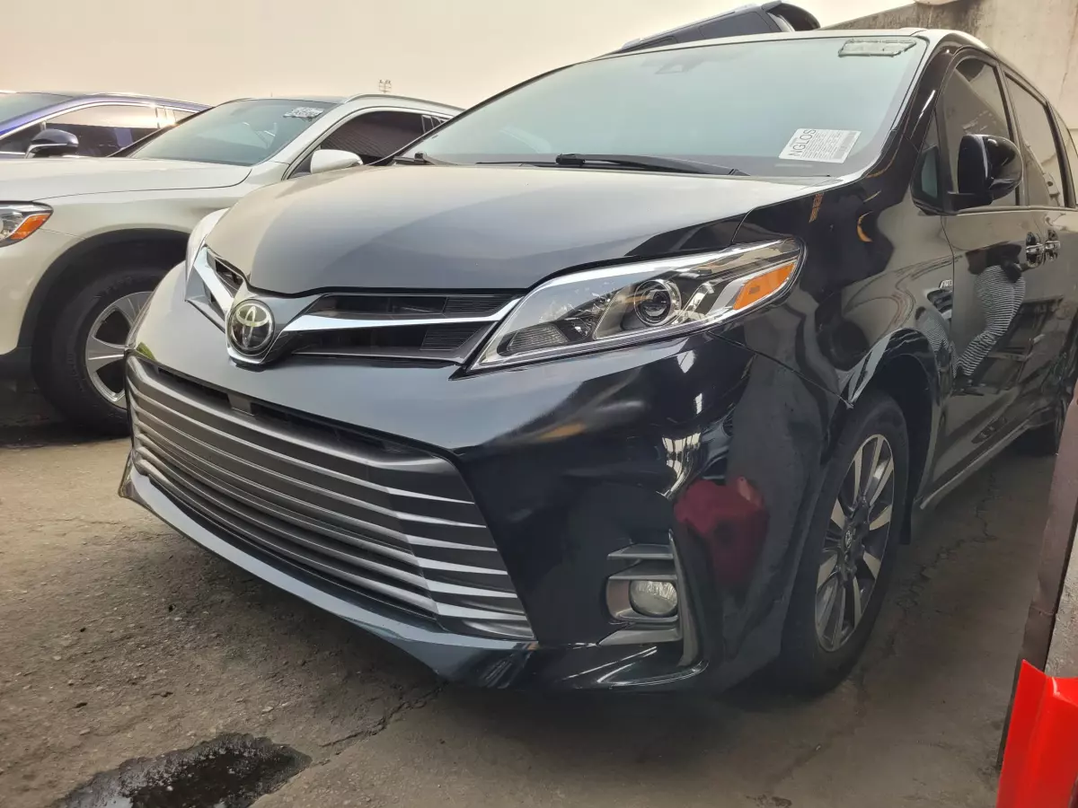 Toyota Sienna   - 2018