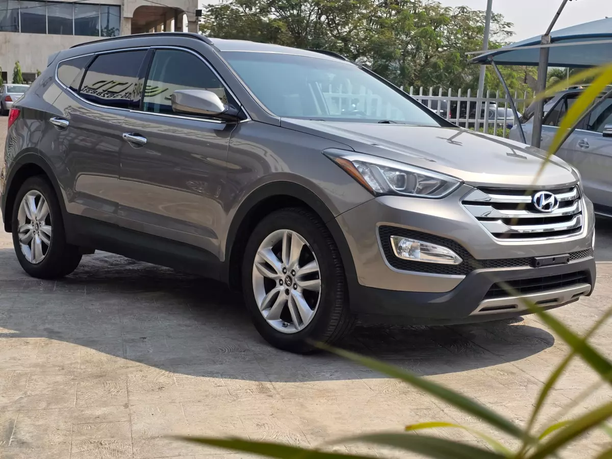 Hyundai Santa FE   - 2014