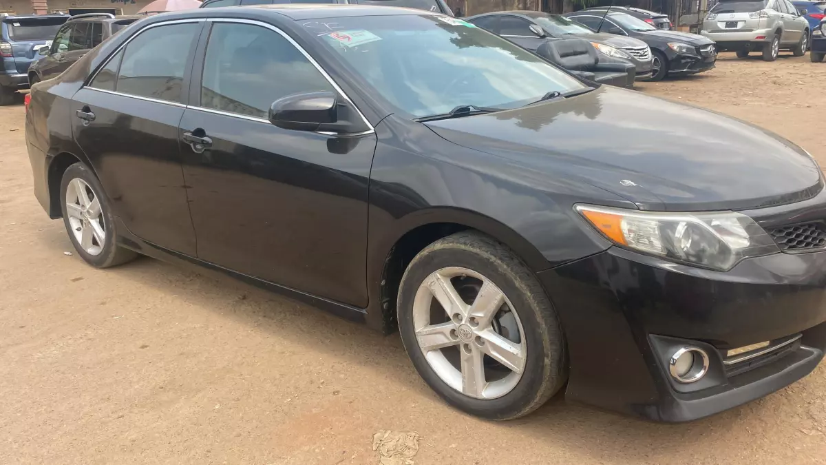 Toyota Camry   - 2014