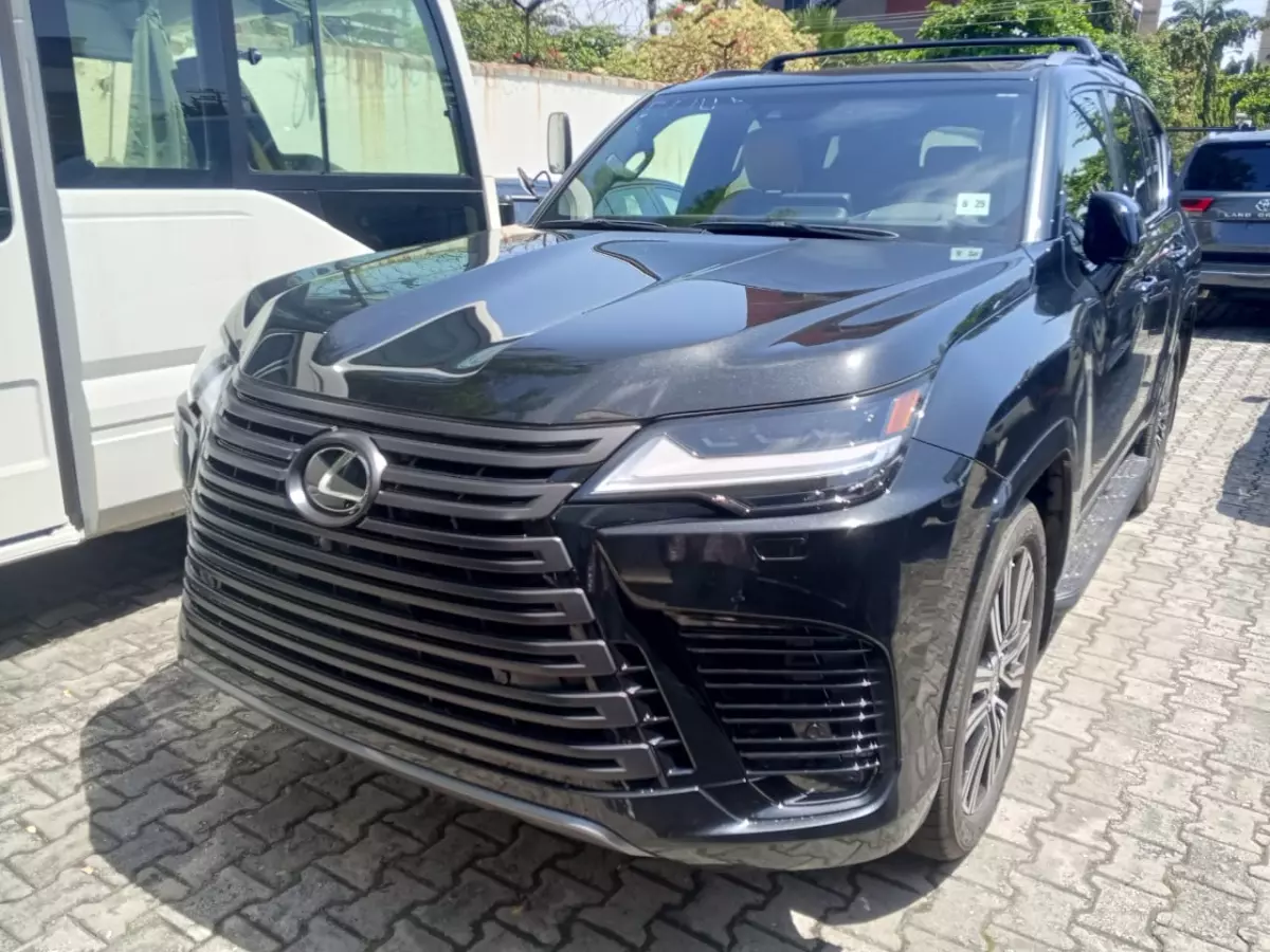 Lexus LX 600