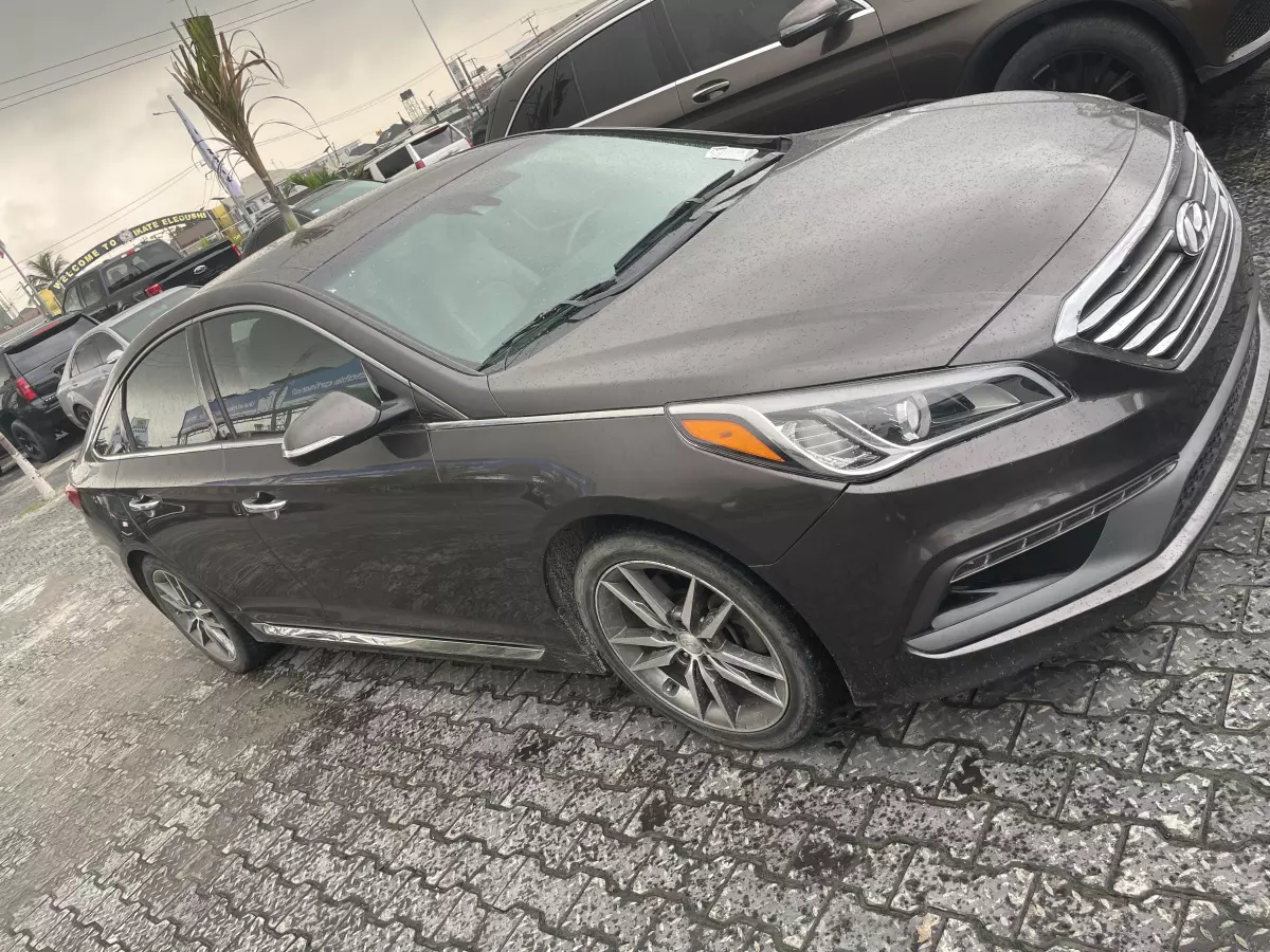 Hyundai Sonata   - 2015