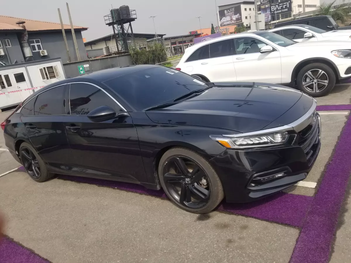 Honda Accord   - 2019