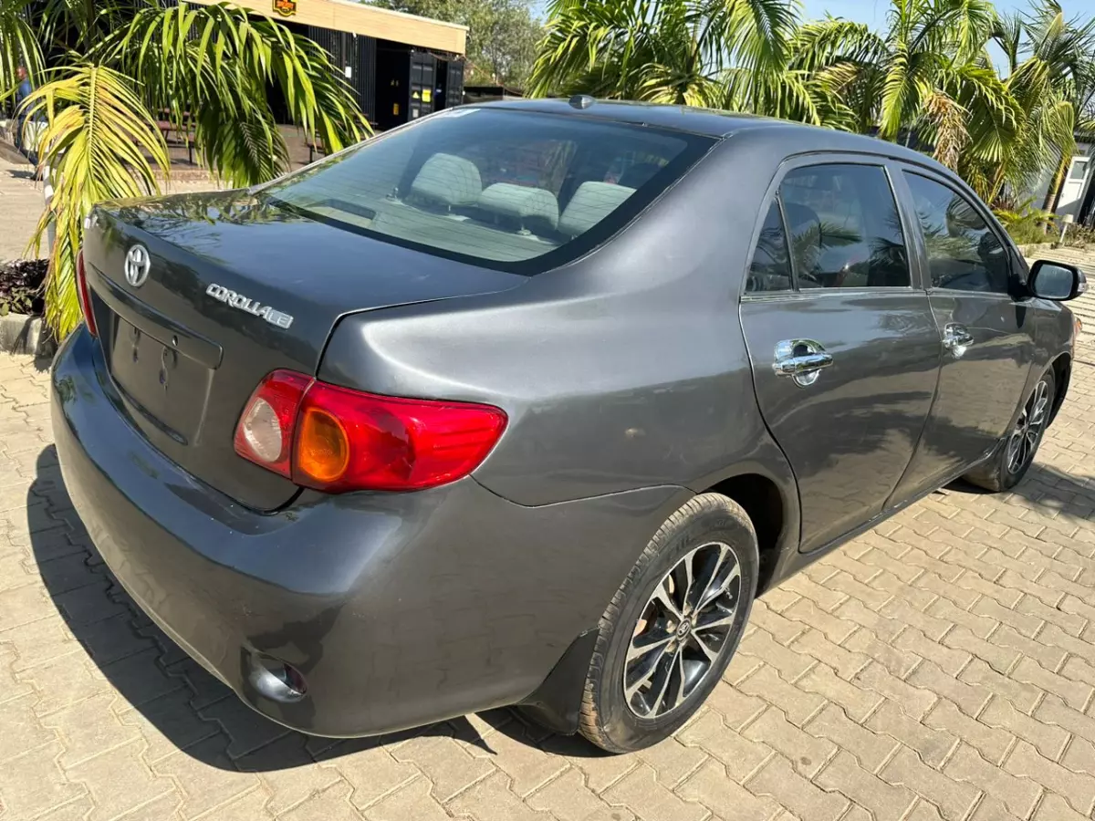 Toyota Corolla   - 2009