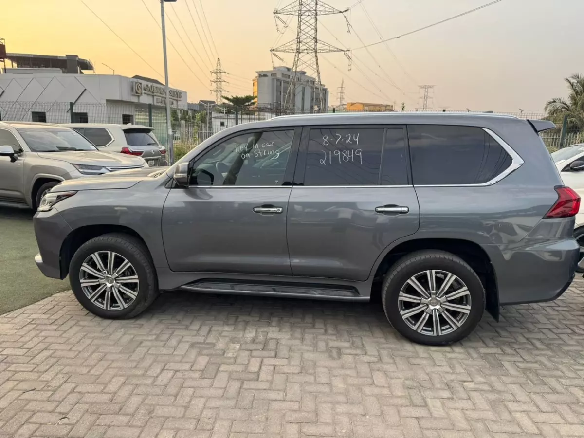 Lexus LX   - 2016