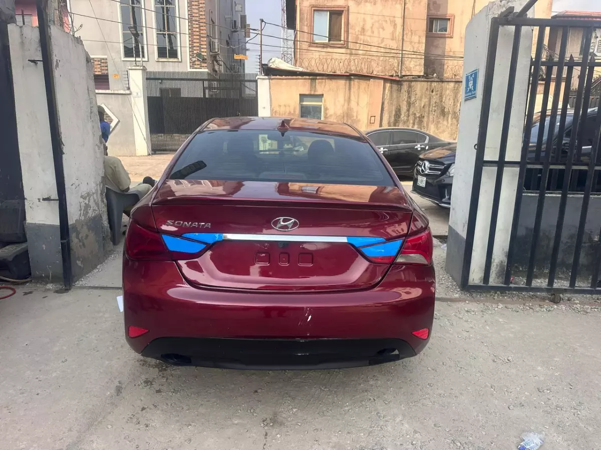 Hyundai Sonata   - 2013