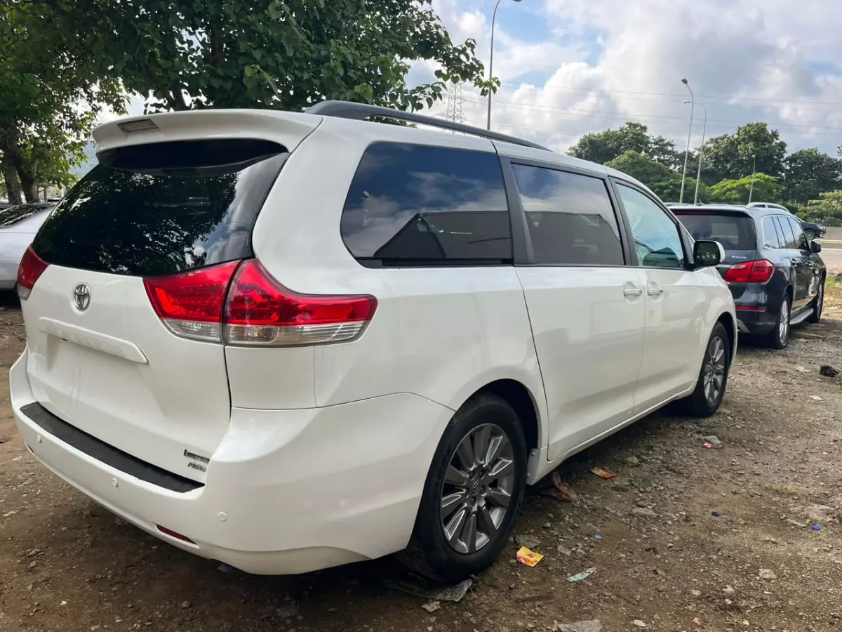 Toyota Sienna   - 2018