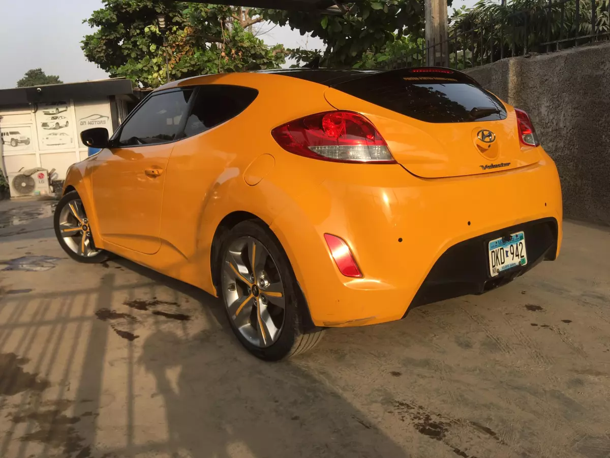 Hyundai Veloster   - 2012