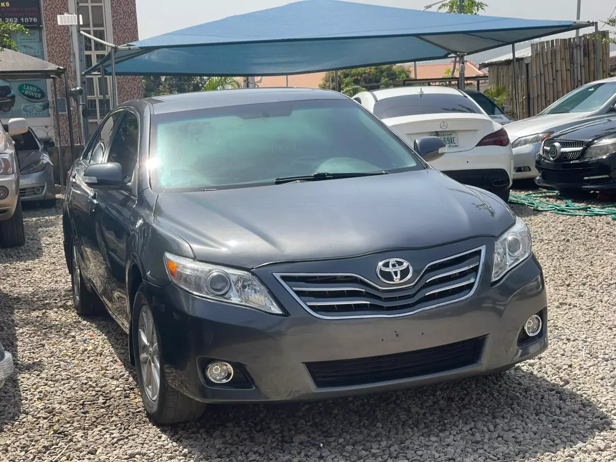 Toyota Camry   - 2011