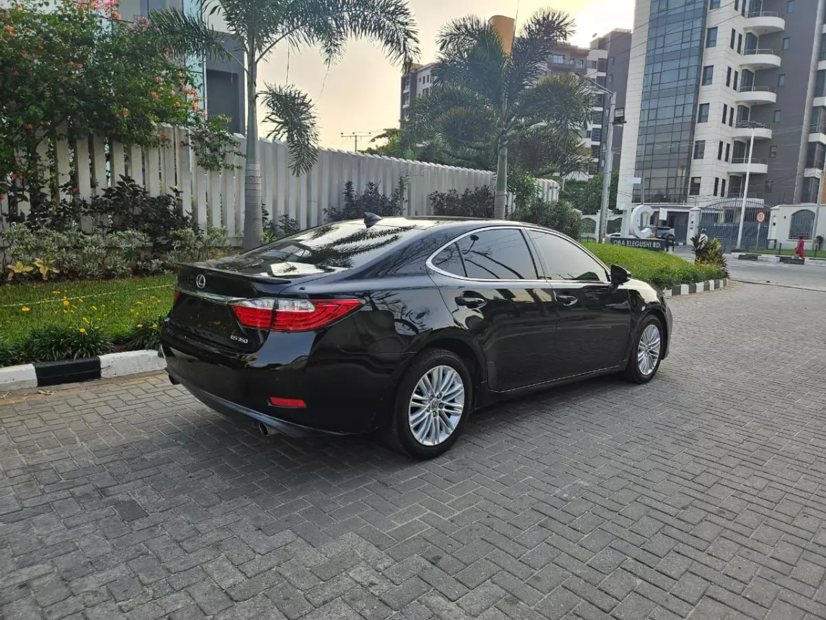 Lexus ES   - 2015