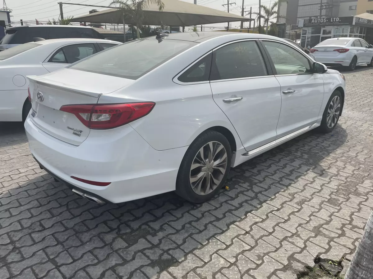 Hyundai Sonata   - 2015