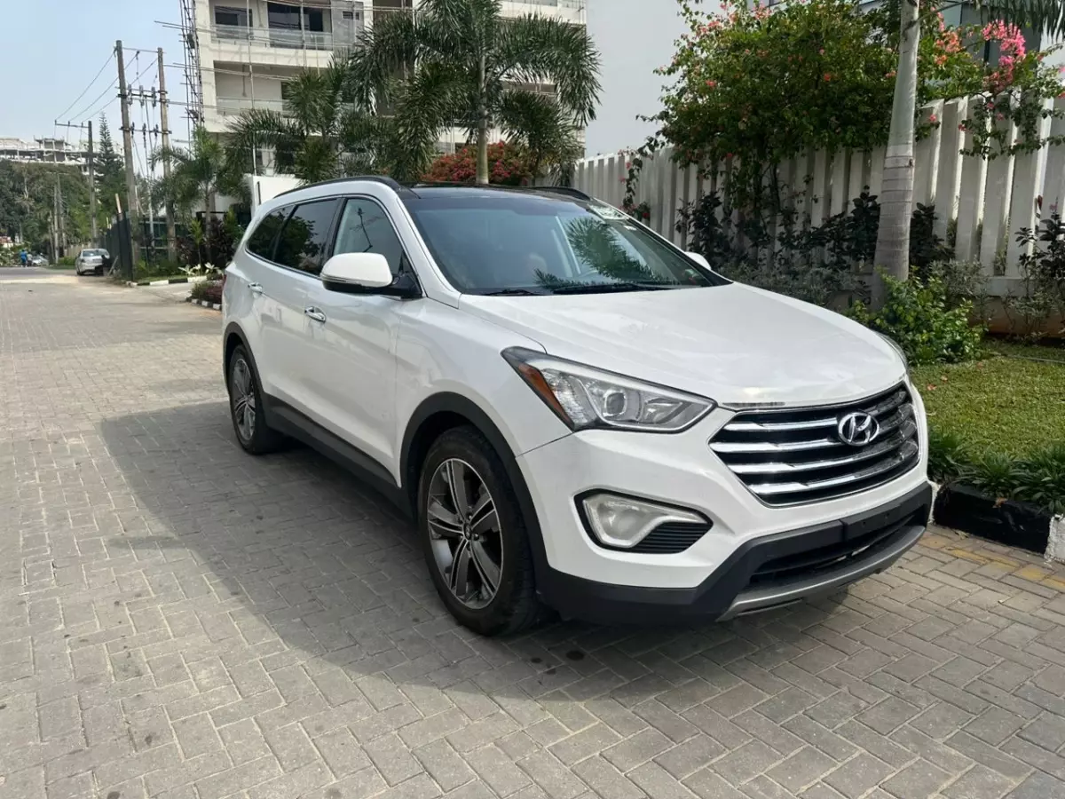 Hyundai Santa FE   - 2013