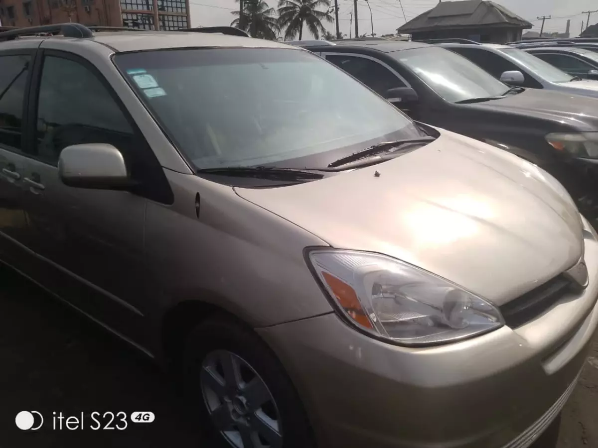 Toyota Sienna   - 2004