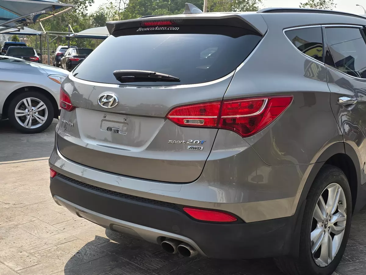 Hyundai Santa FE   - 2014