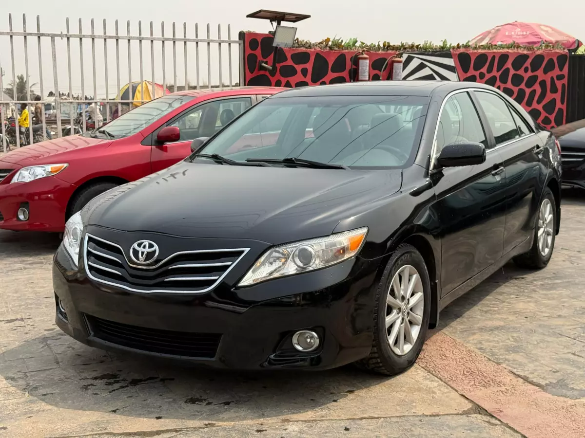 Toyota Camry   - 2011