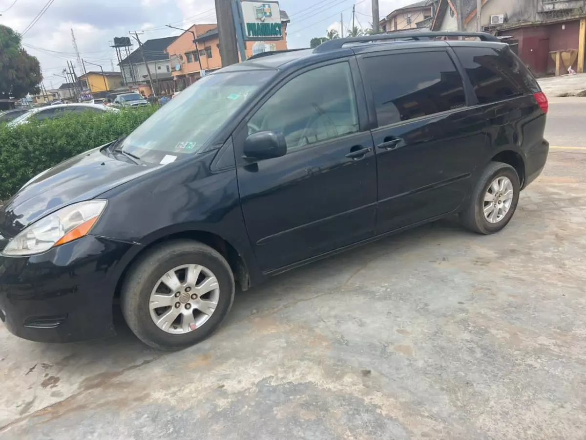 Toyota Sienna   - 2008