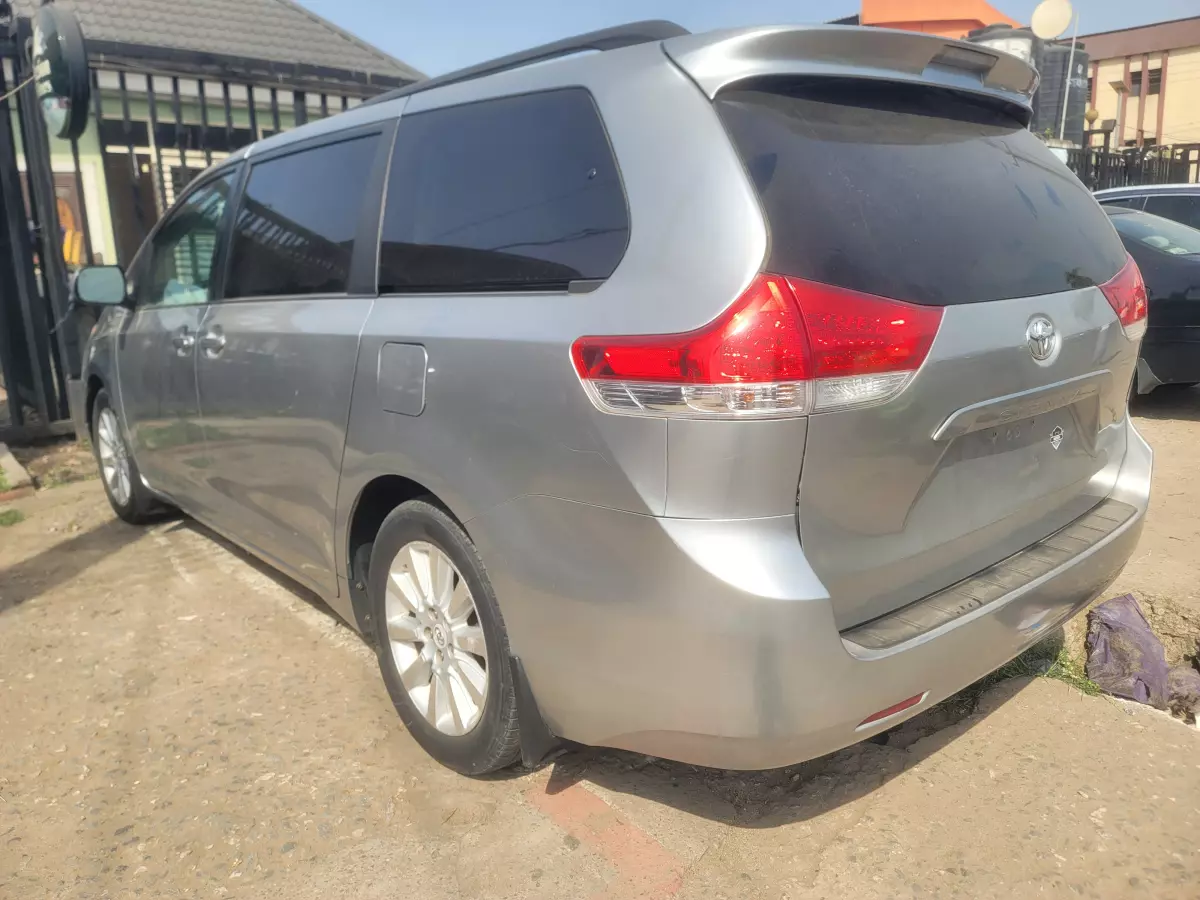 Toyota Sienna   - 2012