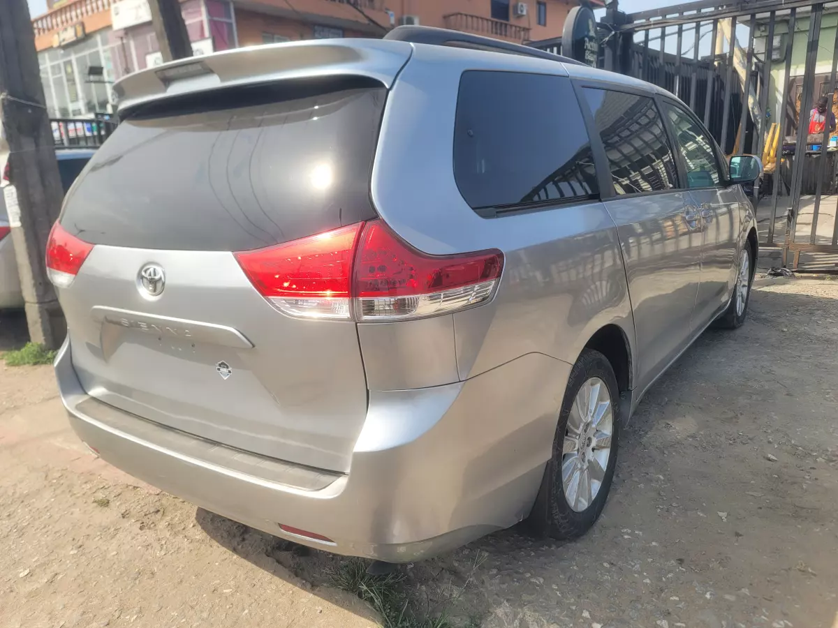 Toyota Sienna   - 2012