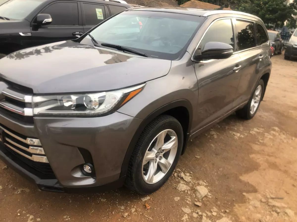 Toyota Highlander   - 2019