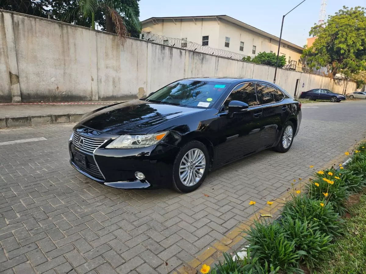 Lexus ES   - 2015