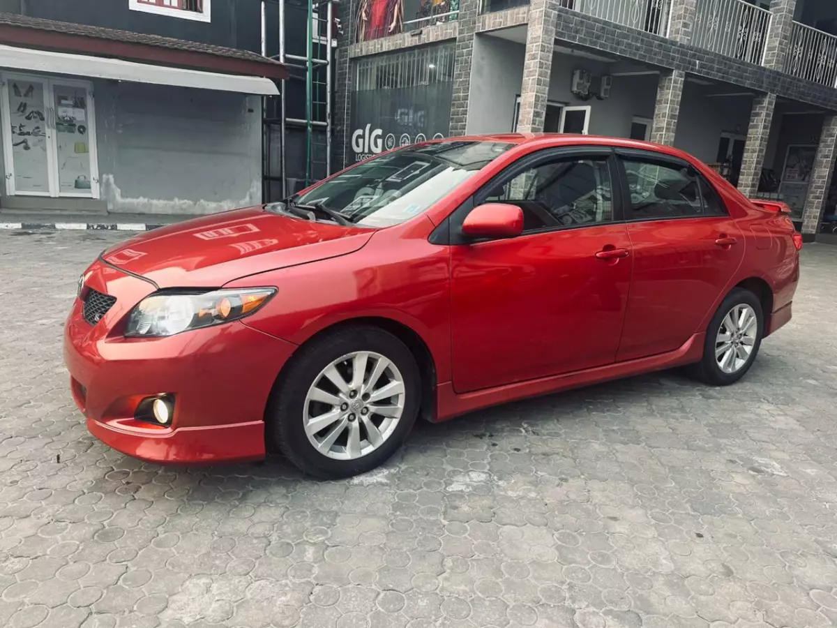 Toyota corolla   - 2010