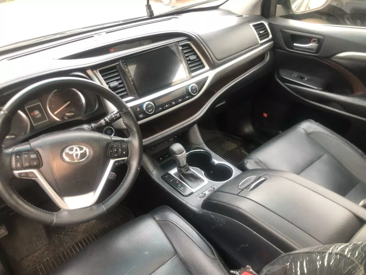 Toyota Highlander   - 2019