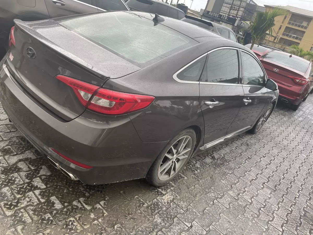 Hyundai Sonata   - 2015