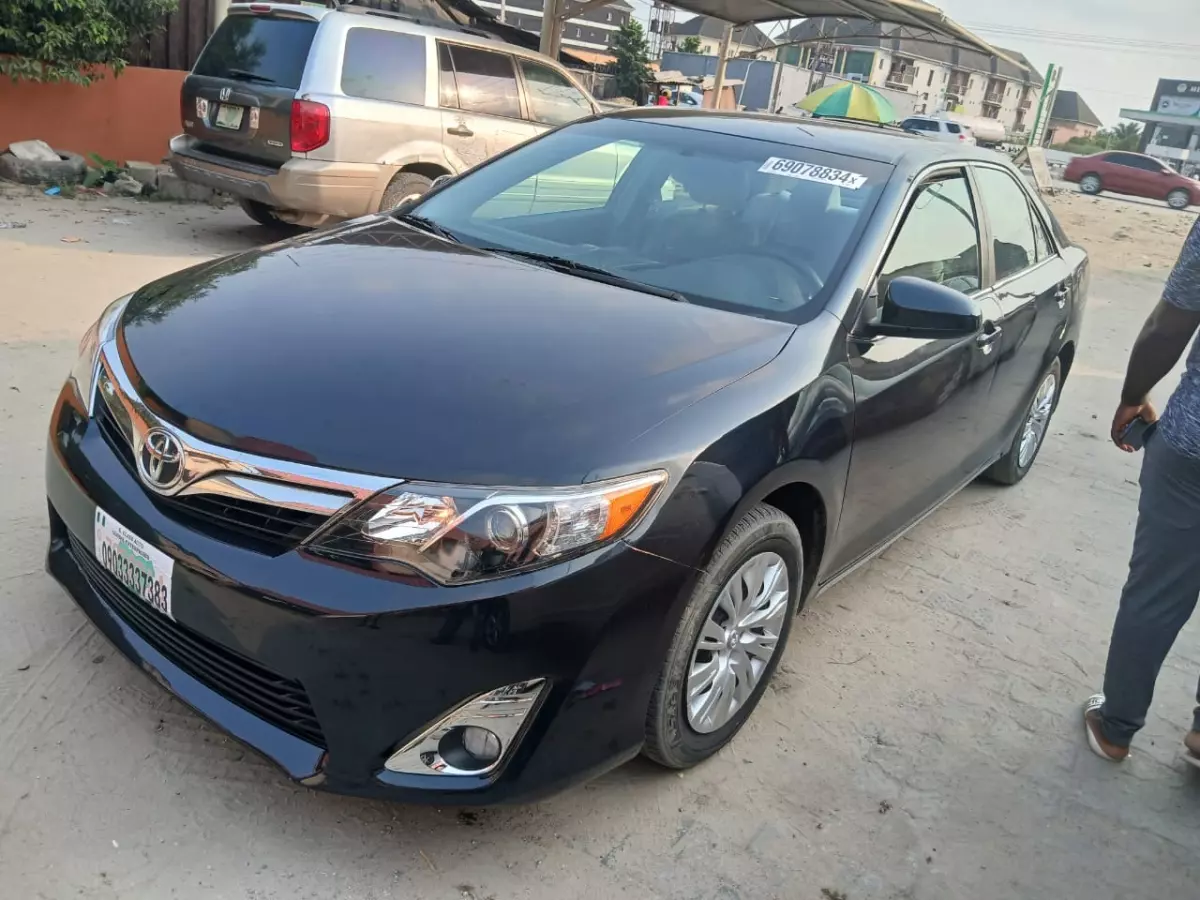 Toyota camry   - 2012