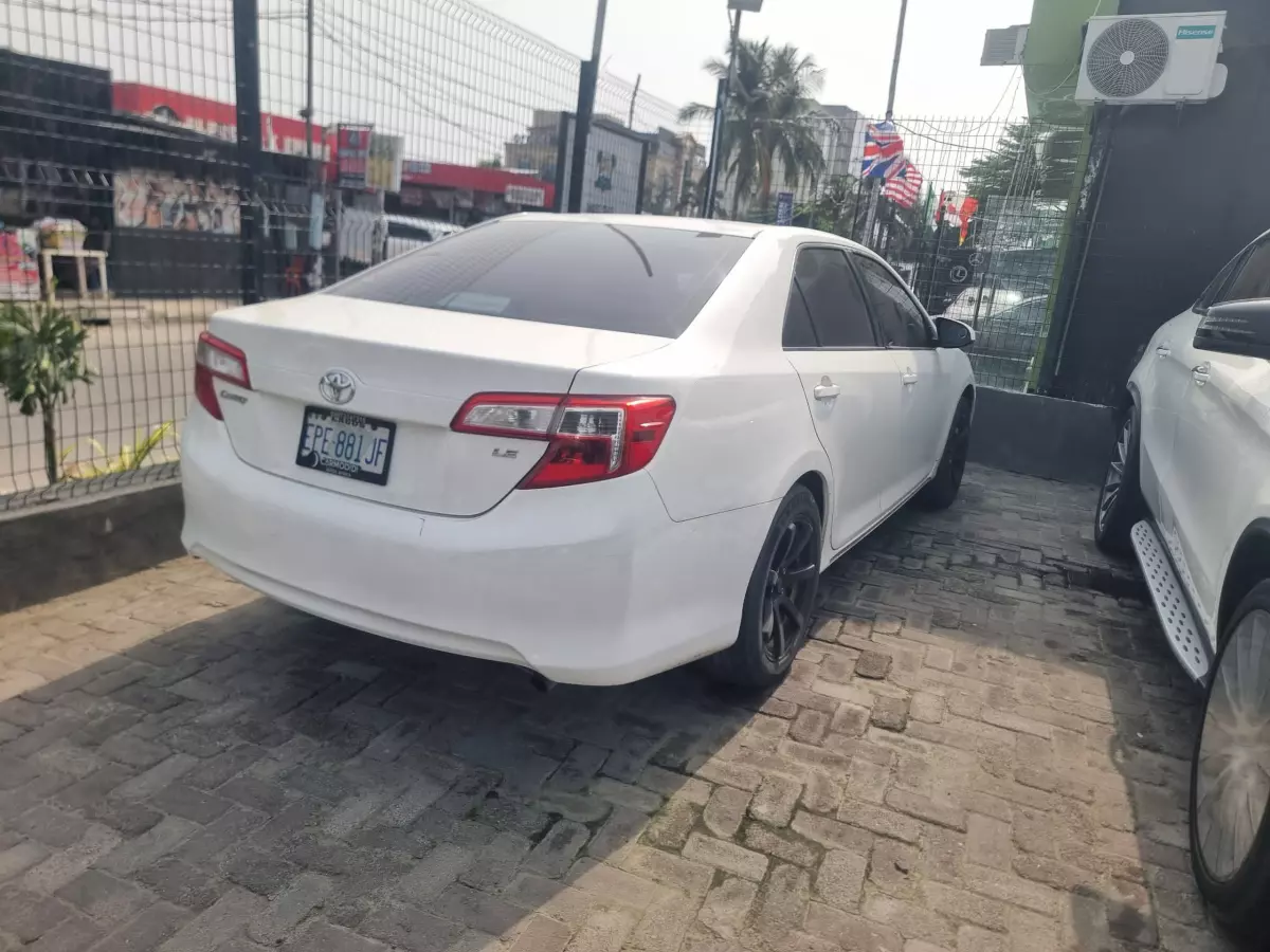 Toyota Camry   - 2012