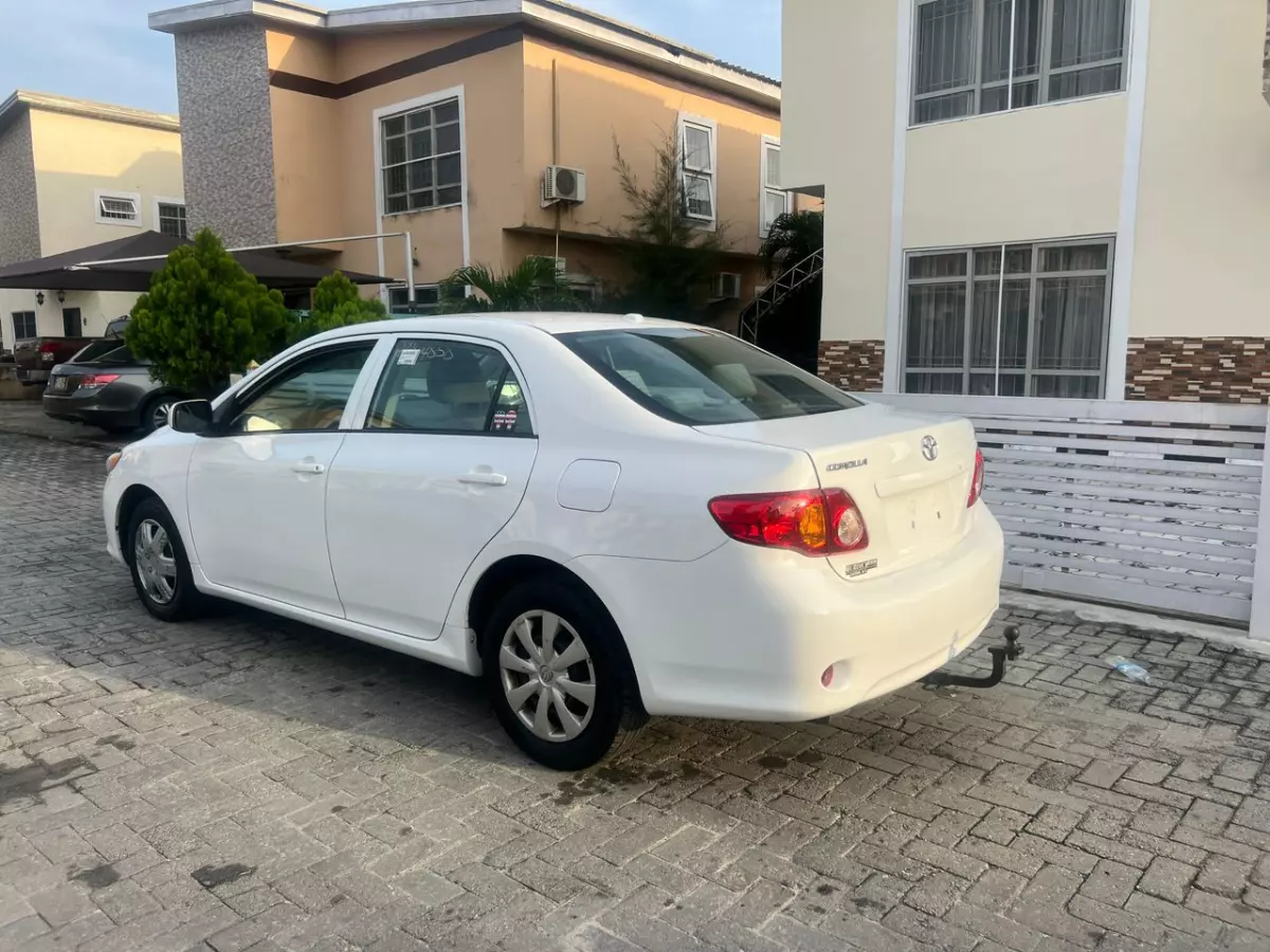 Toyota Corolla   - 2010