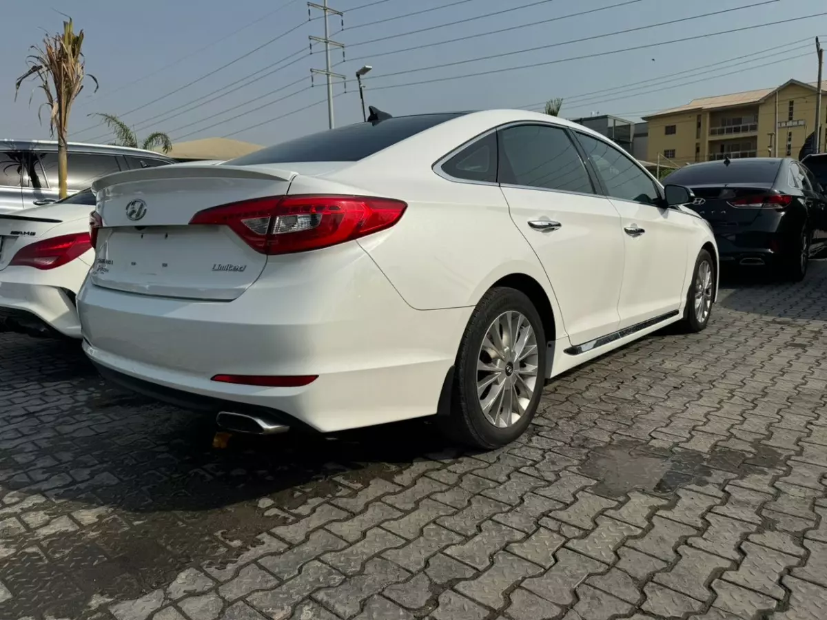 Hyundai Sonata   - 2015