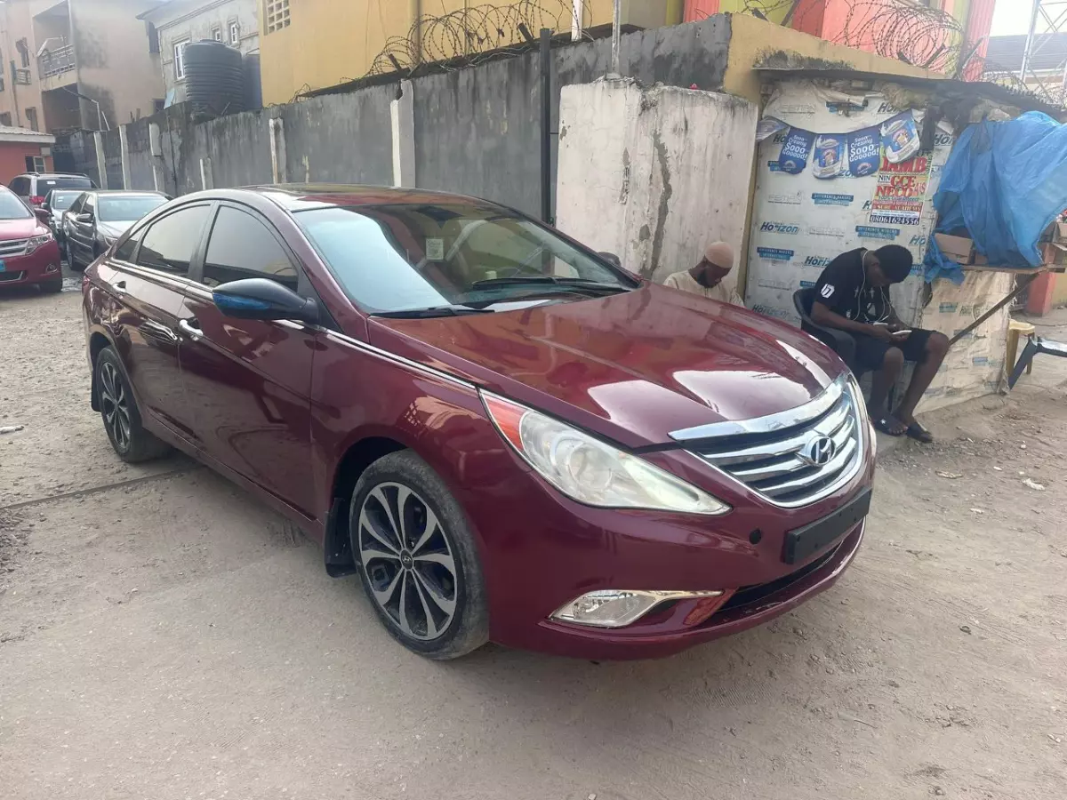 Hyundai Sonata   - 2013