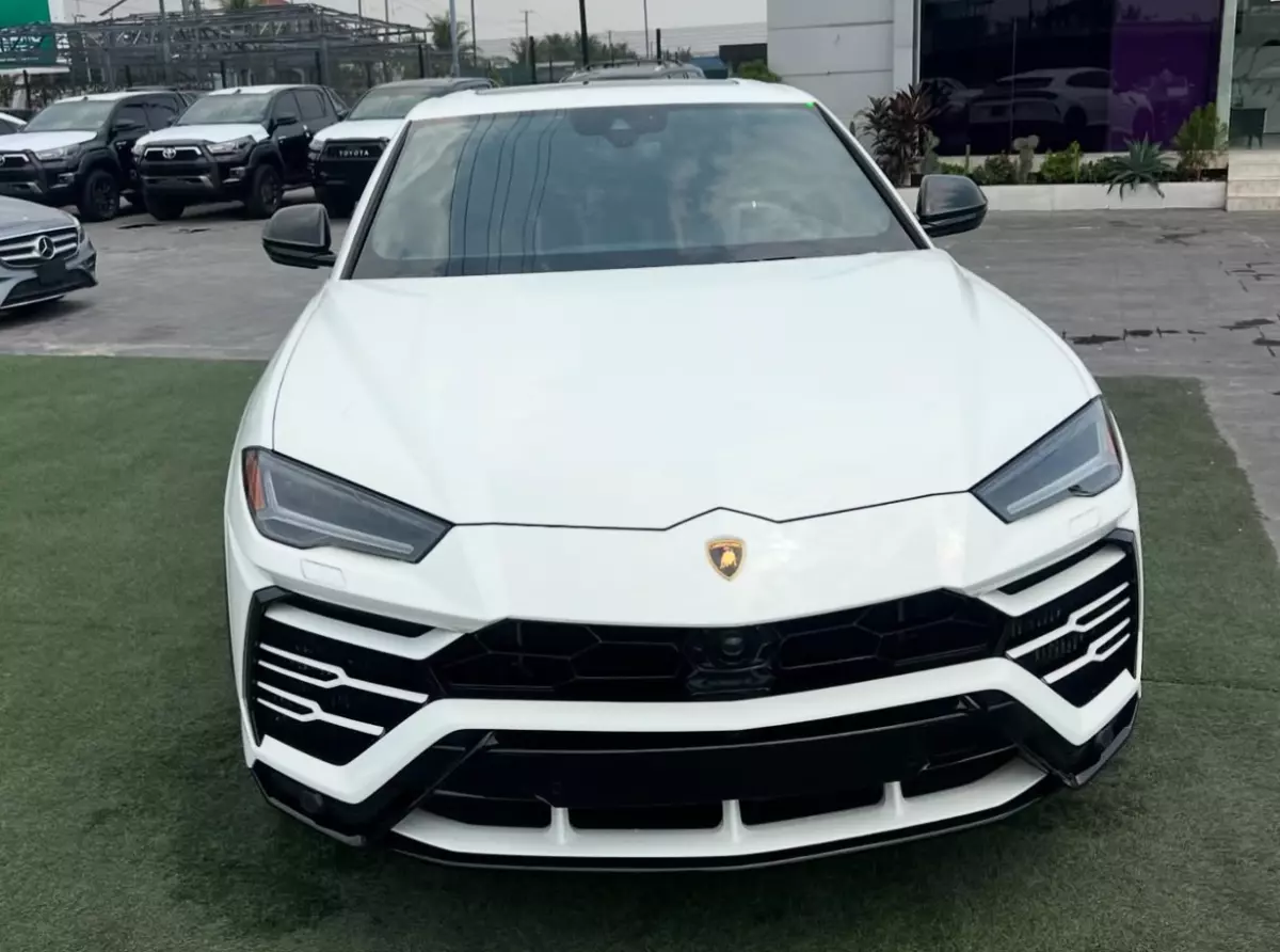 Lamborghini Urus   - 2020