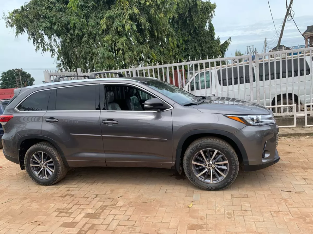 Toyota Highlander   - 2019