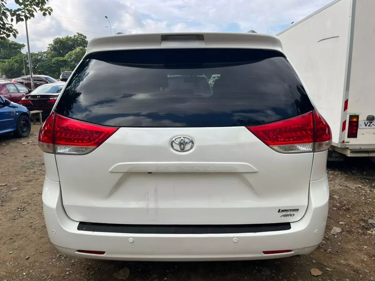 Toyota Sienna   - 2018